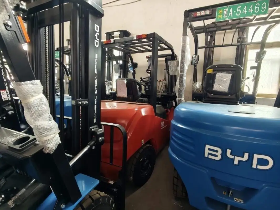买电动叉车还是柴油叉车 贵州企业采购决策参考(图1) 买电动叉车还是柴油叉车 贵州企业采购决策参考(图1)