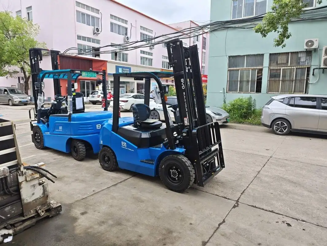 黔南铁路物流港 堆场装卸叉车(图1) 黔南铁路物流港 堆场装卸叉车(图1)