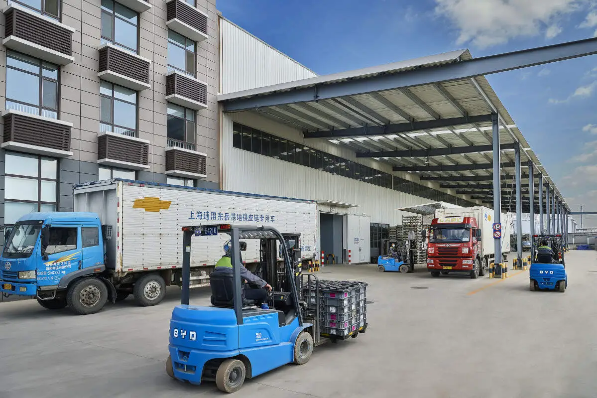 生鲜电商前置仓 小型冷链叉车应用(图1)