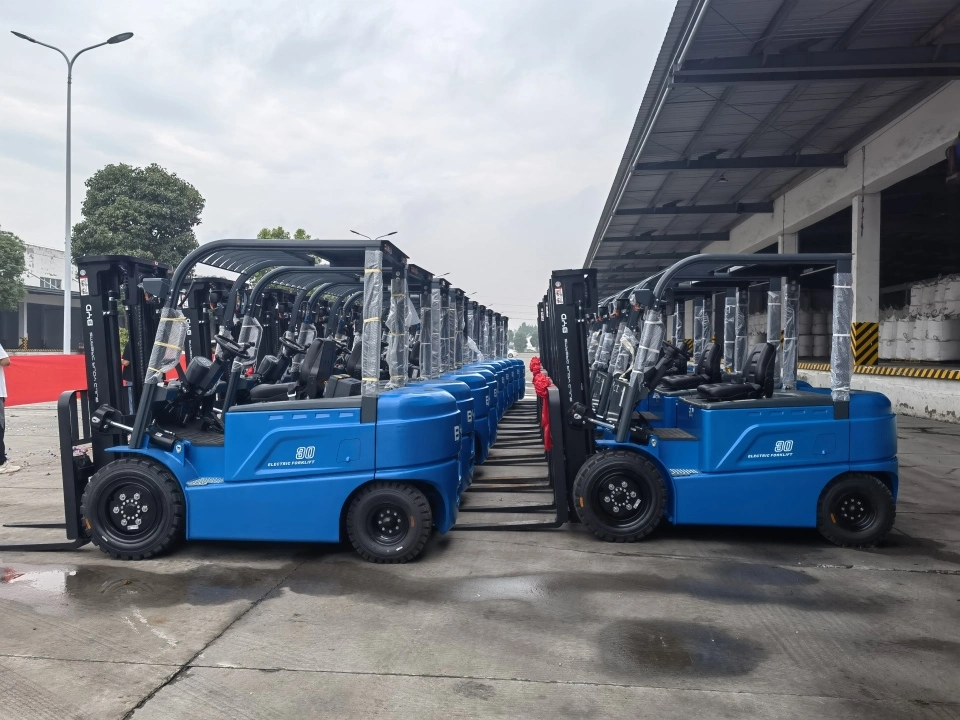 酒坛堆垛叉车 门架平稳性设计(图1) 酒坛堆垛叉车 门架平稳性设计(图1)